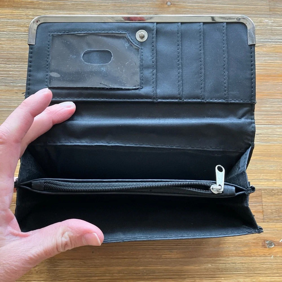 Leopard print wallet with snap closure, inside card holder‎ & zip coin pocket. - Picture 3 of 3